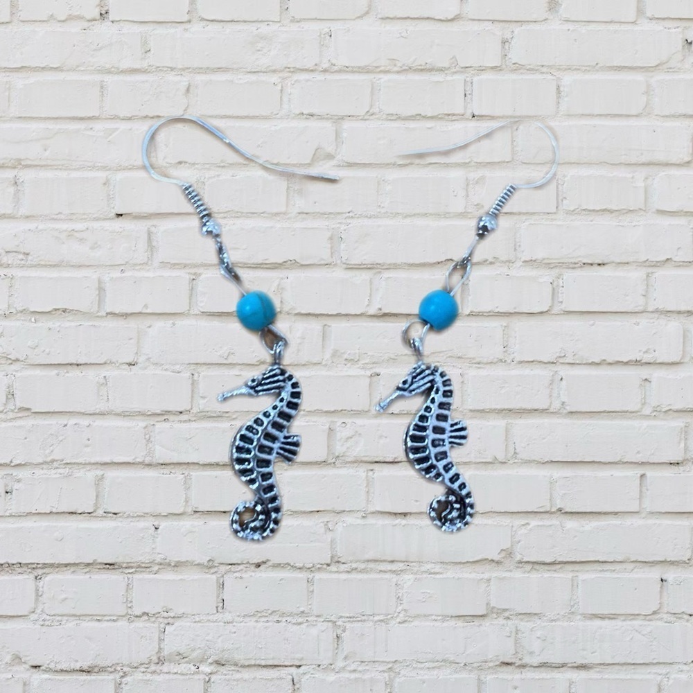 ☘️HP☘️ Metal Alloy Seahorse Dangle Earrings